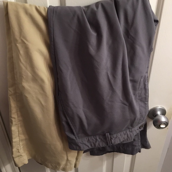 Under Armor Khaki pants includes both pair - Picture 5 of 5